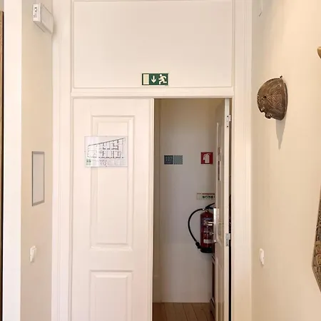 Casa Do Bairro By Shiadu Lisbona