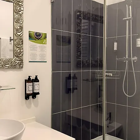 Affittacamere Casa Do Bairro By Shiadu Lisbona